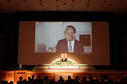 A school funeral and memorial service that quietly sent Dr. Hiroshi Hagiwara away.In addition to the KCG Group, many people from Kyoto University attended the event.