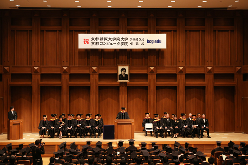2014年第一学期KCGI学位授予仪式暨KCG毕业典礼=2014年9月17日，京都信息科学研究所京都站前卫星大礼堂