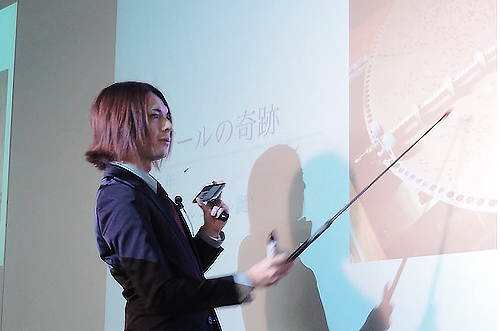 流行的视觉京族乐队Skyscraper Opera的Ayame在KCGI京都总校发表了关于 