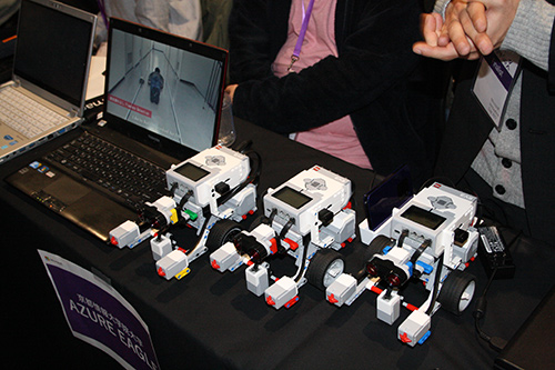 由一个学生团队开发的自动养老院巡逻机器人。