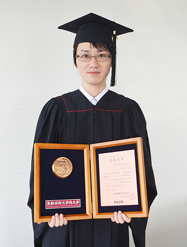 山中裕也在2017年春季学期（2017年9月15日）的KCGI学位典礼上获得大奖。