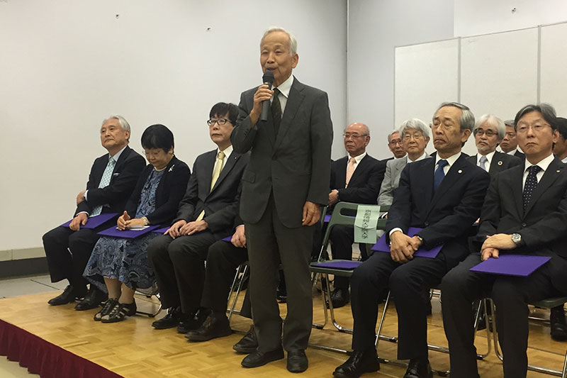 Toshi DA Ibaraki, Chủ tịch KCGI, phát biểu khi ký kết thỏa thuận hỗ trợ việc làm giữa tỉnh Kyoto và 45 trường đại học (bao gồm các trường cao đẳng và cao đẳng công nghệ), Thành phố Kyoto KyogIDIA đô Miyako Messe trộm vào ngày 14 tháng 7 năm 2018