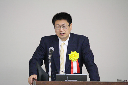 Phó giáo sư Emi trình bày về học tập điện tử Hàn Quốc