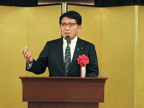 Ông Takuya Hirai, Bộ trưởng Bộ Chính sách Công nghệ Thông tin và Truyền thông (CNTT)