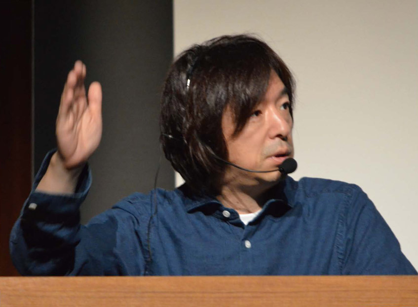 Giáo sư Hiroyuki Ito say sưa nói về quá trình và ý tưởng của 