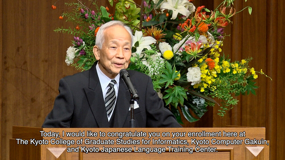 Toshihide Ibaraki, Chủ tịch KCGI, đưa ra một buổi lễ thông qua phát video