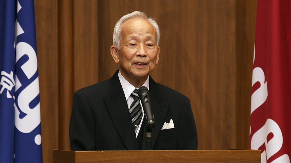 KCGI总裁茨木俊秀通过视频流媒体发表仪式讲话。